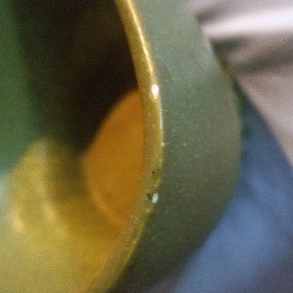 Bin # 5 USA Pottery # R22 green ceramic vase/bowl - Picture 3 of 7